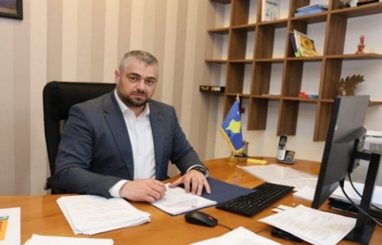 Hoti: Në Serbi krimínelët e lúftës vazhdojnë të glorifikohen