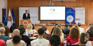 Kurti me të rinjtë: Barazia gjinore,çështje e drejtësisë dhe zhvillimit ekonomik