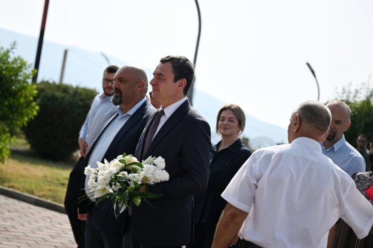 Kurti: Gjaku i dëshmorëve është në themelet e Republikës, është detyrim i të gjithë neve ta forcojmë dhe zhvillojmë shtetin