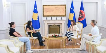 Haxhiu dekoron me Medaljen Presidenciale të Meritave boksieren Donjeta Sadiku