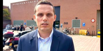 Përparim Gruda pas takimit me Kadri Veselin në Hagë: Burgu nuk mund t’ia burgosë shpirtin