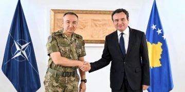 Kurti takon komandantin e KFOR-it, diskutuan për situatën e sigurisë