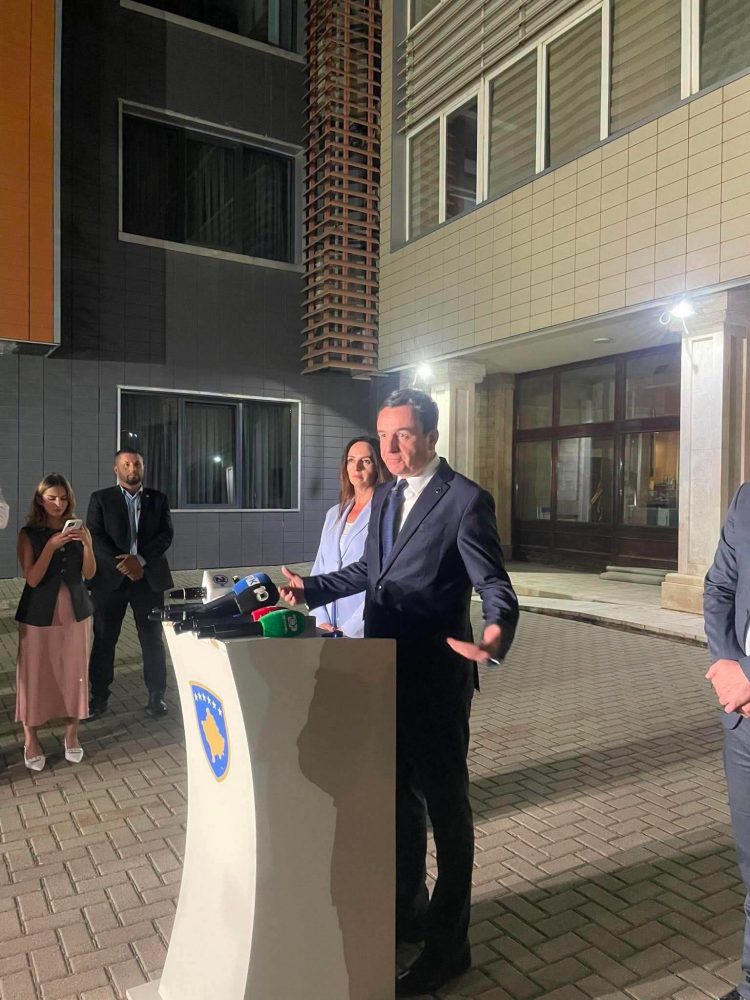 Kurti për krerët e UÇK-së në Hagë: Shpresoj të na kthehen të lirë në Kosovë