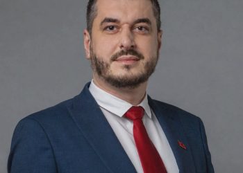 Përplasje për tekstet shkollore, Kelmendi i përgjigjet Hykmete Bajramit