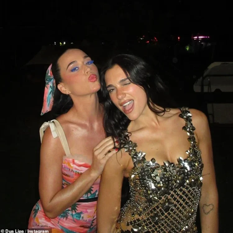 Dua feston me Katy Perry-n pas spektaklit në Sunny Hill Festival