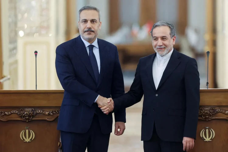 Fidan dhe Araghchi diskutojnë negociatat, Irani paralajmëron kundër veprimeve të ShBA-së