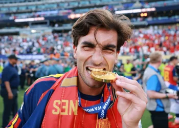 Hansi Flick i jep përgjigje të prerë Barcelonës lidhur me F. Torres