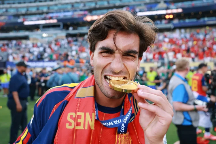 Hansi Flick i jep përgjigje të prerë Barcelonës lidhur me F. Torres