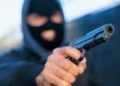 Tre personave u zihet prita nga një person i armatosur, u kërkohen para
