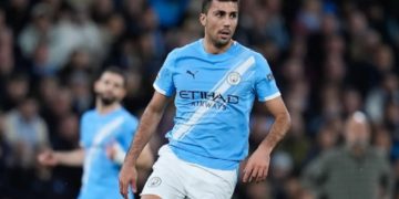 Barcelona rikthen interesimin për Rodrin pas lëndimit të De Jongut