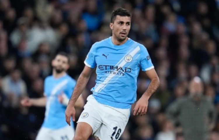 Barcelona rikthen interesimin për Rodrin pas lëndimit të De Jongut
