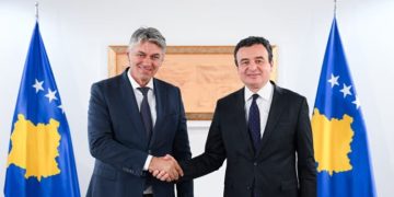 Kurti takohet Selën, diskutojnë për projektet infrastrukturore si rruga Prizren – Tetovë dhe Bllacë – Shkup