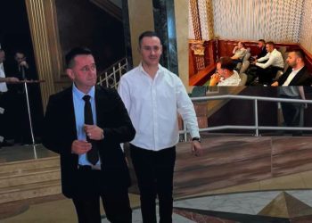 Djali i Afrim Bunjakut, i pranishëm si mysafir në Kuvend