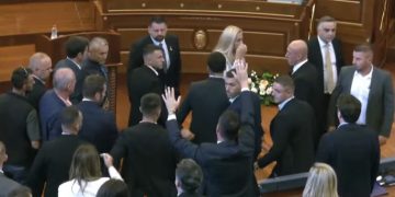 Tensione në Kuvend