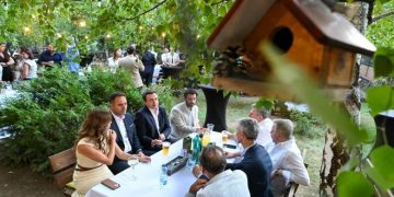 Haxhiu Kurti e Konjufca mirëpresin ambasadorët dhe konsujt e Kosovës