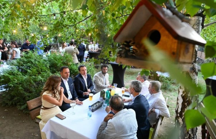 Haxhiu Kurti e Konjufca mirëpresin ambasadorët dhe konsujt e Kosovës