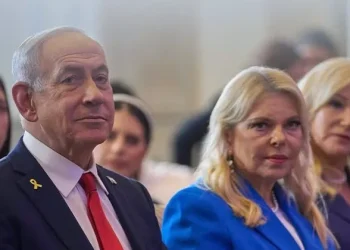 “Më urdhëroi të pastroja dyshemenë duke u zvarritur”/ Ish-punonjësi akuzon Sara Netanyahun për keqtrajtim