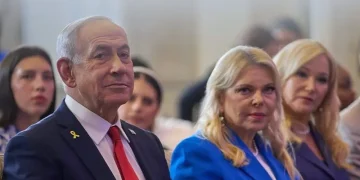 “Më urdhëroi të pastroja dyshemenë duke u zvarritur”/ Ish-punonjësi akuzon Sara Netanyahun për keqtrajtim