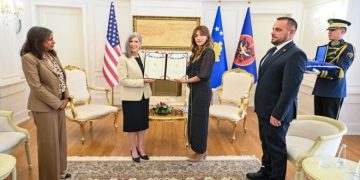 Haxhiu takon Ernst: Partneriteti Kosovë–SHBA ka rëndësi strategjike e historike