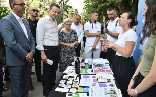 Kurti thotë se bursat për studentë u rritën edhe në numër edhe në vlerë
