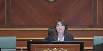 Haxhiu: Stafi profesional i Kuvendit nuk duhet të përfshihet në përplasjet politike