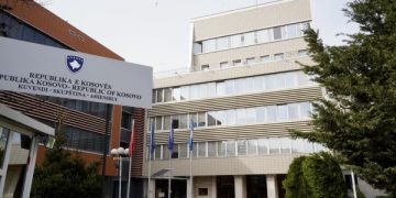 Kuvendi me komunikatë, fajëson deputetët e PDK-së dhe Aleancës që kanë ndërprerë vizitën e mërgimtarëve