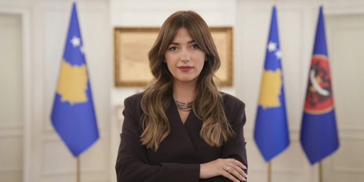 Reagon Haxhiu, shpreh keqardhje që PDK-ja e AAK-ja refuzuan ftesat për takim: Vendimi  i pamatur