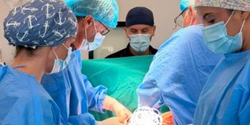 Operacion i rrallë në Klinikën Torakale: 23 vjeçarit i hiqet tumori 3.5 kilogramësh