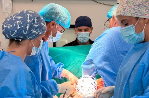Operacion i rrallë në Klinikën Torakale: 23 vjeçarit i hiqet tumori 3.5 kilogramësh
