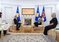 Haxhiu pret ambasadorin britanik, diskutojnë për ngërçin institucional