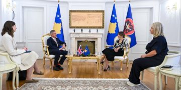 Haxhiu pret ambasadorin britanik, diskutojnë për ngërçin institucional