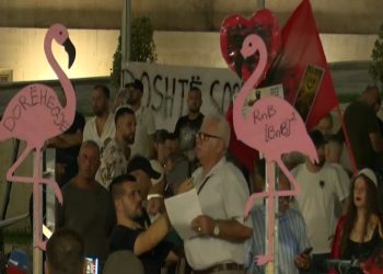 Protesta në Tiranë në ditën e 82-të