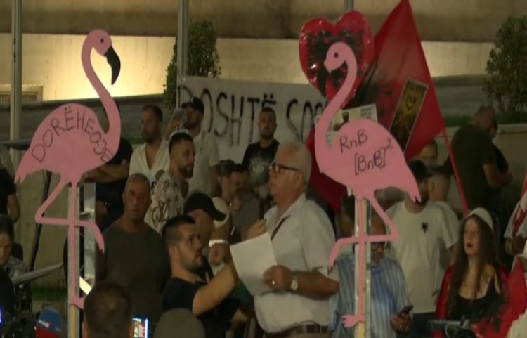 Protesta në Tiranë në ditën e 82-të