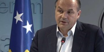 ‘Aktron’ Hoxhaj, Kurtit: Mos e luj kryeministrin, o deputet uzurpues