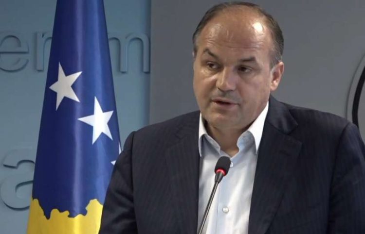 ‘Aktron’ Hoxhaj, Kurtit: Mos e luj kryeministrin, o deputet uzurpues