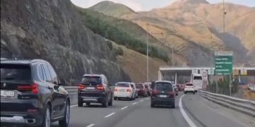 Fluks i madh i pushuesve nga Kosova drejt Shqipërisë në Morinë