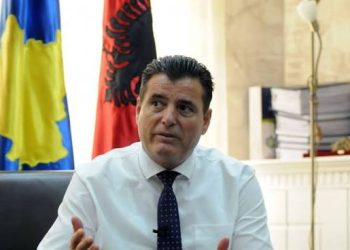 Bahtiri i reagon PDK-së për organizimet rreth gjyqit të Hagës, u kërkon “të kthehen në tavolinë” me Kurtin