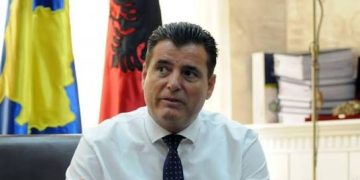 Bahtiri i reagon PDK-së për organizimet rreth gjyqit të Hagës, u kërkon “të kthehen në tavolinë” me Kurtin