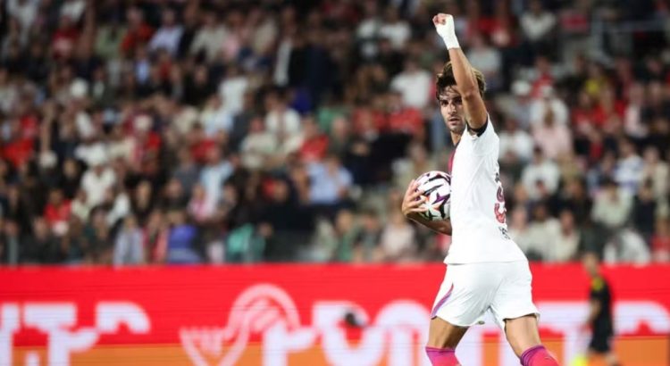 PSG “zhgënjen” në debutim, por Ferran Torres nis aventurën me dopietë spektakolare