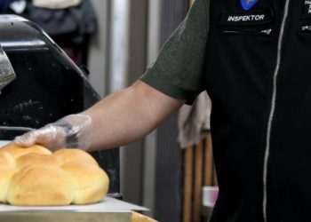 Kontrolle në furrat e Kosovës, AMK dhe IQMT verifikojnë peshën e bukës dhe peshoret