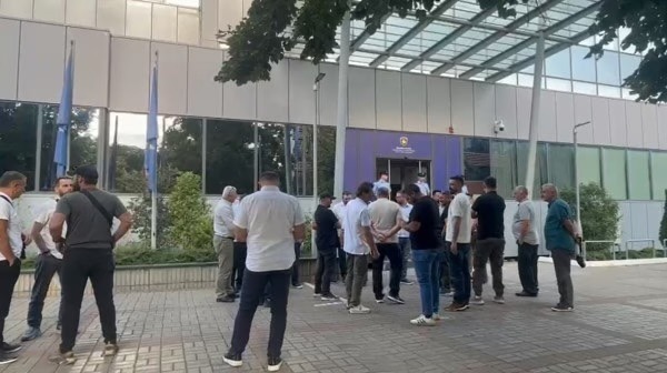 PDK-ja sërish para Qeverisë, kërkon Kurtin në Kuvend
