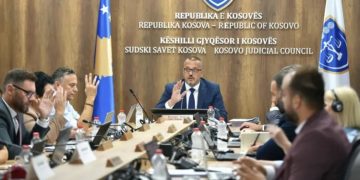 KGJK merr vendim, nuk rikthehen gjyqtarët dhe stafi serb