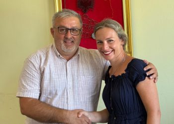 Prodekani i Fakultetit Filozofik, prof. Arsim Sinani, priti në takim prof. Lea Ypin