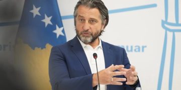 Ironike: Prishtinën e ka mbuluar bërlloku, Rama miret më çështje ‘globale’