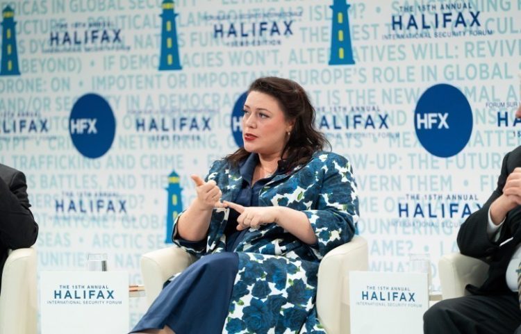 Alicia Kearns kritikon Serbinë për varrimin e Mlladiqit me nderime shtetërore