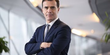 Demokracia Evropiane: Nderimet shtetërore për Mlladiqin kalojnë vijën e kuqe, Serbia po largohet nga vlerat evropiane