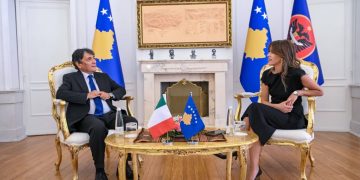 Haxhiu takon Antoninin, në fokus marrëdhëniet Kosovë-Itali