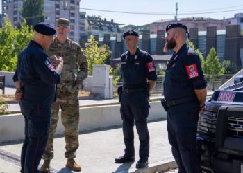 Shefi i Shtabit të KFOR-it viziton Mitrovicën: Prani e dukshme dhe forca të gatshme për reagim në veri