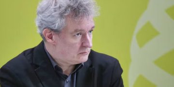 Martens: Lavdërimi i Ratko Mlladiqit në Serbi është i turpshëm