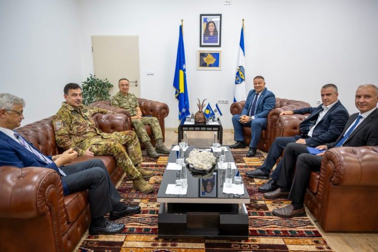 Siguria në Kosovë në fokus, Komandanti i KFOR-it takohet me drejtorin e i Policisë